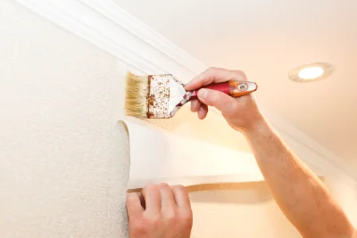 Pose de papier peint à la Valette — revêtements muraux et toiles de verre